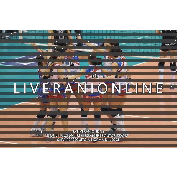 Final Four CEV Indesit Champions League Pallavolo Femminile Cannes (FRA) 4-04-2010 Foppapedretti Bergamo (ITA) - FenerbahceAcibadem Istanbul (TUR) finale per il 1° posto nella foto: esultanza Foppapedretti Bergamo foto Garavaglia - ag. Aldo Liverani sas