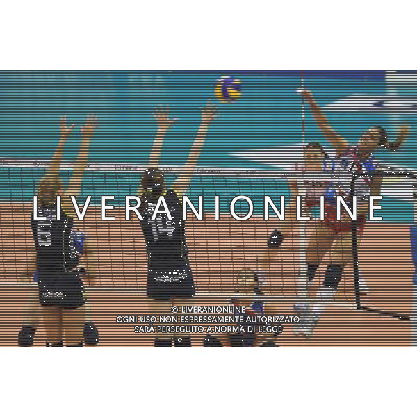 Final Four CEV Indesit Champions League Pallavolo Femminile Cannes (FRA) 4-04-2010 Foppapedretti Bergamo (ITA) - FenerbahceAcibadem Istanbul (TUR) finale per il 1° posto nella foto: Francesca Piccinini (Foppapedretti Bergamo) foto Garavaglia - ag. Aldo Liverani sas