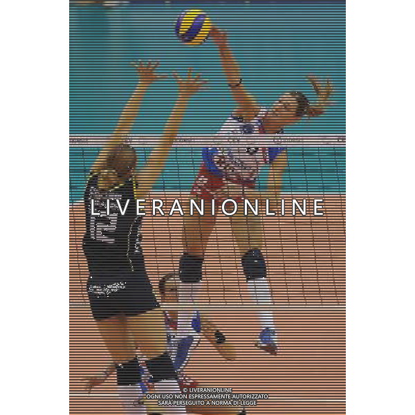 Final Four CEV Indesit Champions League Pallavolo Femminile Cannes (FRA) 4-04-2010 Foppapedretti Bergamo (ITA) - FenerbahceAcibadem Istanbul (TUR) finale per il 1° posto nella foto: Valentina Arrighetti (Foppapedretti Bergamo) foto Garavaglia - ag. Aldo Liverani sas