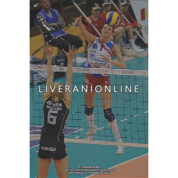 Final Four CEV Indesit Champions League Pallavolo Femminile Cannes (FRA) 4-04-2010 Foppapedretti Bergamo (ITA) - FenerbahceAcibadem Istanbul (TUR) finale per il 1° posto nella foto: Serena Ortolani (Foppapedretti Bergamo) foto Garavaglia - ag. Aldo Liverani sas