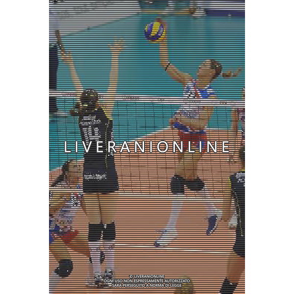 Final Four CEV Indesit Champions League Pallavolo Femminile Cannes (FRA) 4-04-2010 Foppapedretti Bergamo (ITA) - FenerbahceAcibadem Istanbul (TUR) finale per il 1° posto nella foto: Valentina Arrighetti (Foppapedretti Bergamo) foto Garavaglia - ag. Aldo Liverani sas