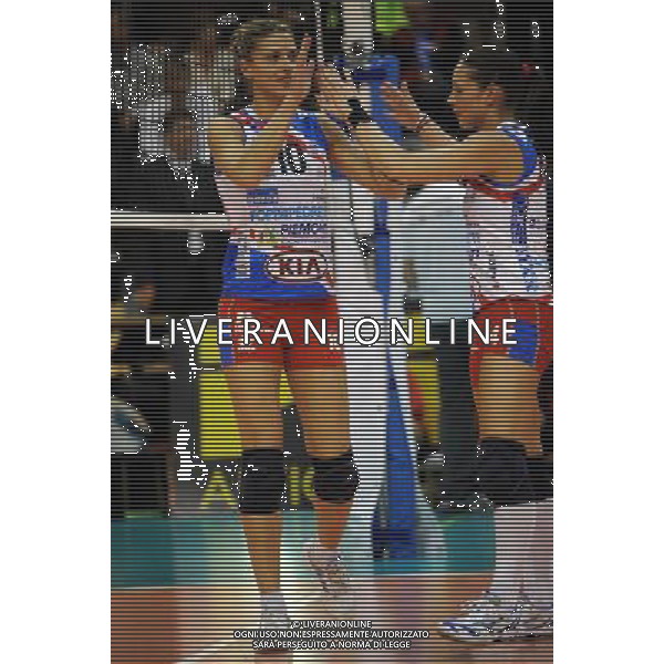 Final Four CEV Indesit Champions League Pallavolo Femminile Cannes (FRA) 4-04-2010 Foppapedretti Bergamo (ITA) - FenerbahceAcibadem Istanbul (TUR) finale per il 1° posto nella foto: le due alzatrici Valentina Serena, a SX, ed Eleonora Lo Bianco (Foppapedretti Bergamo) foto Garavaglia - ag. Aldo Liverani sas