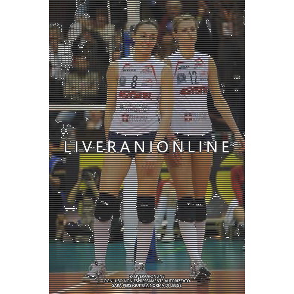 Final Four CEV Indesit Champions League Pallavolo Femminile Cannes (FRA) 4-04-2010 Asytel Novara - RC Cannes finale per il 3°/4° posto nella foto: Jenny Barazza, a SX, e Manon Flier (Asystel Novara) foto Garavaglia - ag. Aldo Liverani sas