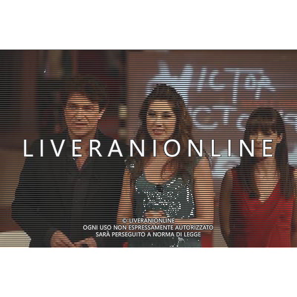 TRASMISSIONE TV: \' VICTOR VICTORIA\' nella foto: Gioele DIX - Virginia RAFFAELE - Victoria CABELLO © Antonio Sorano - Ag. Aldo Liverani sas