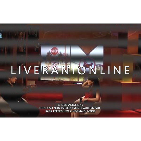 TRASMISSIONE TV: \' VICTOR VICTORIA\' nella foto: segnali stradali insignificanti - Gioele DIX - Victoria CABELLO © Antonio Sorano - Ag. Aldo Liverani sas