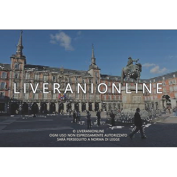 Plaza Mayor is Madrid\'s historical 17th century square. The sidewalk cafes and restaurants that line the plaza attract tourists from throughout Europe. Throughout Spanish history, Plaza Mayor has played an important role in all sorts of public events including public executions and Spanish inquisition tria. ©Photoshot/Agenzia Aldo Liverani Sas - ITALY ONLY - VEDUTE DELLA CITTA\' DI MADRID - SPAGNA