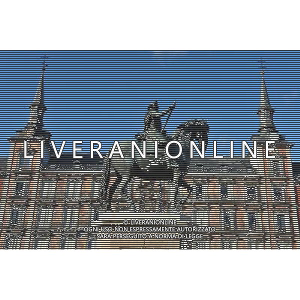 Plaza Mayor is Madrid\'s historical 17th century square. The sidewalk cafes and restaurants that line the plaza attract tourists from throughout Europe. Throughout Spanish history, Plaza Mayor has played an important role in all sorts of public events including public executions and Spanish inquisition tria. ©Photoshot/Agenzia Aldo Liverani Sas - ITALY ONLY - VEDUTE DELLA CITTA\' DI MADRID - SPAGNA