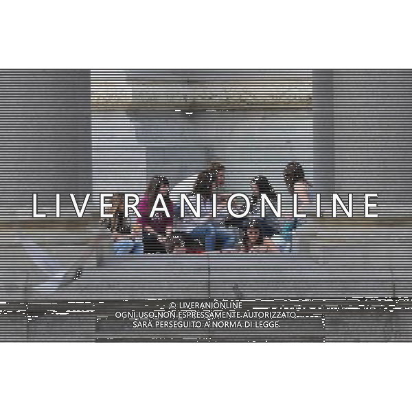 Spanish youth and teenagers having fun in Retiro Park (Parque del Retiro) is a huge urban park located in Madrid Spain. The park features formal gardens, natural forests, a lake, a \'crystal\' palace and many beautiful sculptures and statues. Visitors to Madrid should most definitely allocate sufficient time to enjoy the many attractions located in the Retiro district of Madrid. USA OUT! ©Photoshot/Agenzia Aldo Liverani Sas - ITALY ONLY - VEDUTE DELLA CITTA\' DI MADRID - SPAGNA