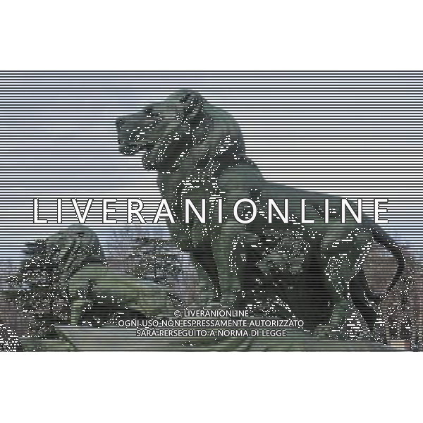 Retiro Park (Parque del Retiro) is a huge urban park located in Madrid Spain. The park features formal gardens, natural forests, a lake, a \'crystal\' palace and many beautiful sculptures and statues. Visitors to Madrid should most definitely allocate sufficient time to enjoy the many attractions located in the Retiro district of Madrid. USA OUT! ©Photoshot/Agenzia Aldo Liverani Sas - ITALY ONLY - VEDUTE DELLA CITTA\' DI MADRID - SPAGNA