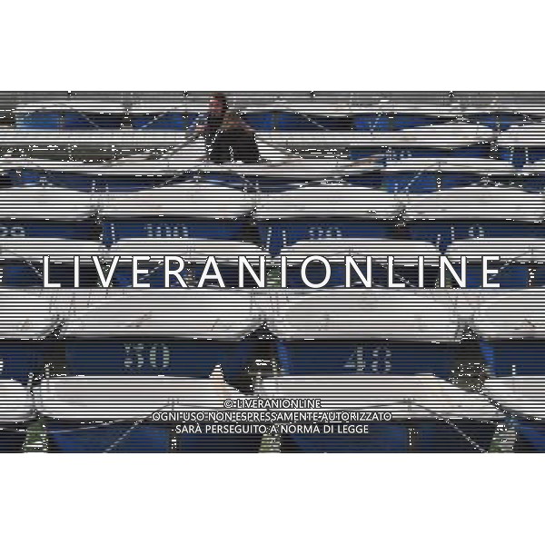 Spanish couple in a dingy in Retiro Park (Parque del Retiro) is a huge urban park located in Madrid Spain. The park features formal gardens, natural forests, a lake, a \'crystal\' palace and many beautiful sculptures and statues. Visitors to Madrid should most definitely allocate sufficient time to enjoy the many attractions located in the Retiro district of Madrid. USA OUT! ©Photoshot/Agenzia Aldo Liverani Sas - ITALY ONLY - VEDUTE DELLA CITTA\' DI MADRID - SPAGNA