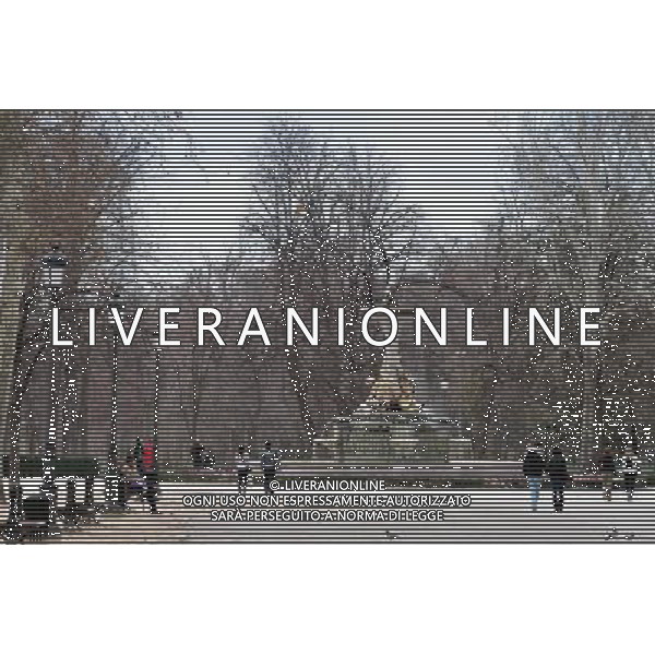 Retiro Park (Parque del Retiro) is a huge urban park located in Madrid Spain. The park features formal gardens, natural forests, a lake, a \'crystal\' palace and many beautiful sculptures and statues. Visitors to Madrid should most definitely allocate sufficient time to enjoy the many attractions located in the Retiro district of Madrid. USA OUT! ©Photoshot/Agenzia Aldo Liverani Sas - ITALY ONLY - VEDUTE DELLA CITTA\' DI MADRID - SPAGNA
