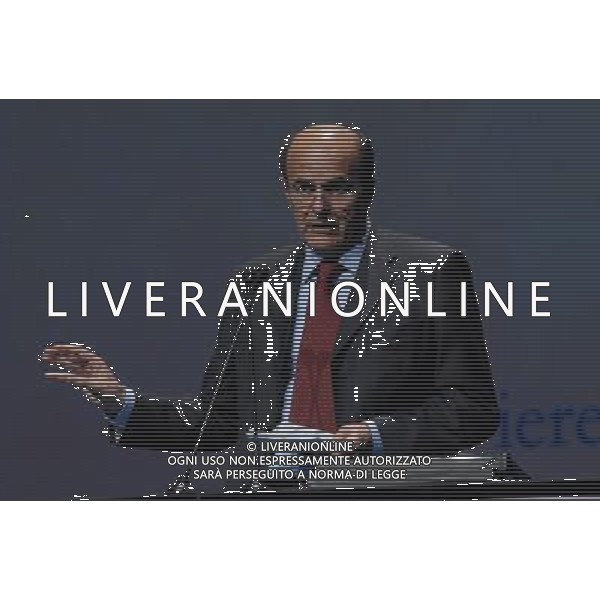 FIERE DI PARMA 09/04/2010 PER I 100 ANNI DI CONFINDUSTRIA, CONVEGNO: \'LIBERTA\' E BENESSERE. L\' ITALIA AL FUTURO\' NELLA FOTO PIER LUIGI BERSANI © ROMANO/AGENZIA ALDO LIVERANI SAS