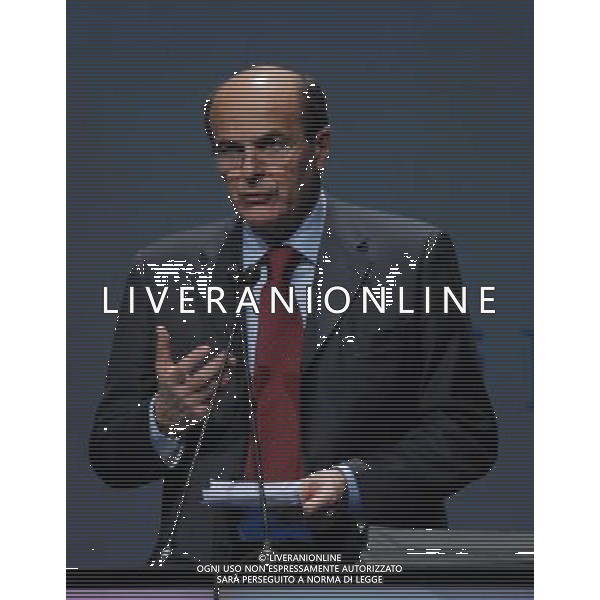 FIERE DI PARMA 09/04/2010 PER I 100 ANNI DI CONFINDUSTRIA, CONVEGNO: \'LIBERTA\' E BENESSERE. L\' ITALIA AL FUTURO\' NELLA FOTO PIER LUIGI BERSANI © ROMANO/AGENZIA ALDO LIVERANI SAS