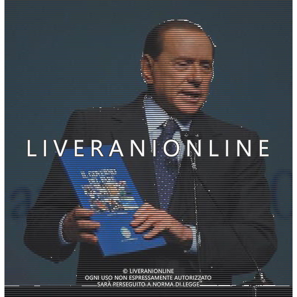 PARMA 10/4/2010 PER I 100 QNNI DI CONFINDUSTRIA CONVEGNO: \'LIBERTA\' E BENESSERE . L\' ITALIA AL FUTURO\' NELLA FOTO SILVIO BERLUSCONI FOTO ROMANO/AG ALDO LIVERANI