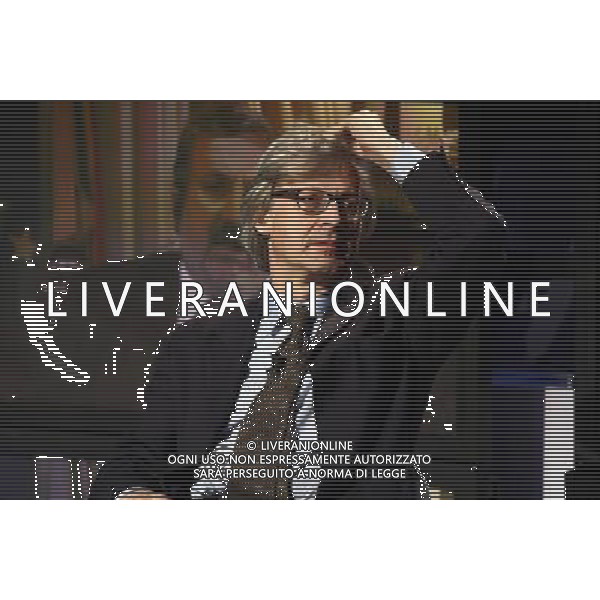 TRASMISSIONE TV: \' L\'ULTIMA PAROLA\' TITOLO DELLA PUNTATA: CHIAGNE E... In Lombardia, quattrocento sindaci consegnano la fascia tricolore perché non hanno soldi. In Sicilia si assumono altri dipendenti pubblici: per fare cosa? In Veneto i piccoli imprenditori si suicidano A Napoli c\'è chi fa l\'elogio dell\'ammuina. Nord e Sud si dividono sui soldi e sulle colpe della politica. nella foto: VITTORIO SGARBI foto Antonio Sorano - Ag. Aldo Liverani sas