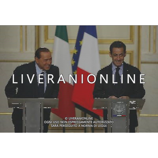 (100410) -- PARIS, April 10, 2010 -- Italian Prime Minister Silvio Berlusconi (L) and French President Nicolas Sarkozy attend the press conference of France-Italy Summit at the Elysee Palace, Paris, capital of France, April 9, 2010. The two leaders presided the signing of 20 agreements, letter of intents and joint declarations on Friday. Zhang Yuwei) (msq) /Agenzia Aldo Liverani Sas - ITALY ONLY -
