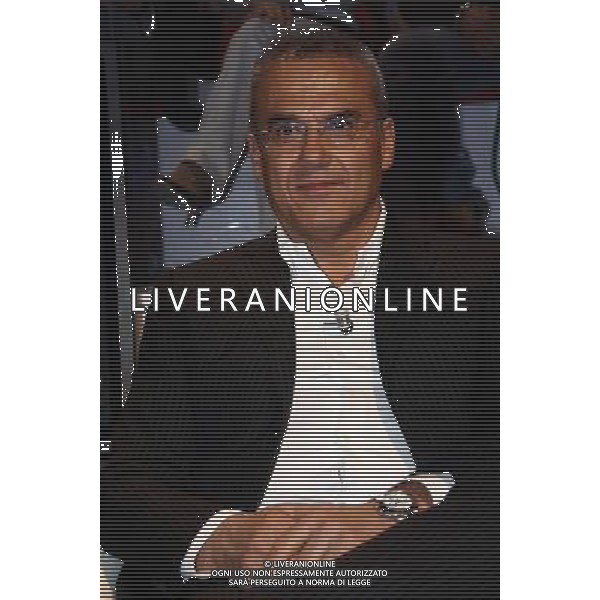 TRASMISSIONE TV: \' L\'ULTIMA PAROLA\' TITOLO DELLA PUNTATA: CHIAGNE E... In Lombardia, quattrocento sindaci consegnano la fascia tricolore perchŽ non hanno soldi. In Sicilia si assumono altri dipendenti pubblici: per fare cosa?. In Veneto i piccoli imprenditori si suicidano A Napoli c\' chi fa l\'elogio dell\'ammuina. Nord e Sud si dividono sui soldi e sulle colpe della politica. nella foto: Enrico BRACALENTE ( Patron di NeroGiardini) foto Antonio Sorano - Ag. Aldo Liverani sas
