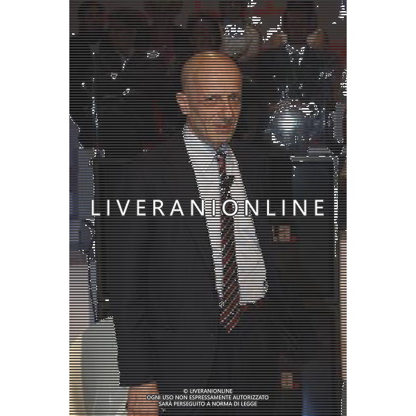 TRASMISSIONE TV: \' L\'ULTIMA PAROLA\' TITOLO DELLA PUNTATA: CHIAGNE E... In Lombardia, quattrocento sindaci consegnano la fascia tricolore perchŽ non hanno soldi. In Sicilia si assumono altri dipendenti pubblici: per fare cosa?. In Veneto i piccoli imprenditori si suicidano A Napoli c\' chi fa l\'elogio dell\'ammuina. Nord e Sud si dividono sui soldi e sulle colpe della politica. nella foto: Alessandro SALLUSTI ( Condirettore de Il Giornale) foto Antonio Sorano - Ag. Aldo Liverani sas