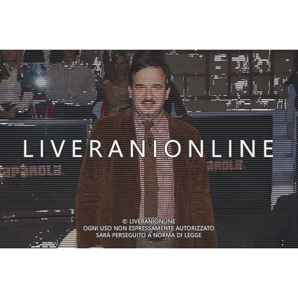 TRASMISSIONE TV: \' L\'ULTIMA PAROLA\' TITOLO DELLA PUNTATA: CHIAGNE E... In Lombardia, quattrocento sindaci consegnano la fascia tricolore perchŽ non hanno soldi. In Sicilia si assumono altri dipendenti pubblici: per fare cosa?. In Veneto i piccoli imprenditori si suicidano A Napoli c\' chi fa l\'elogio dell\'ammuina. Nord e Sud si dividono sui soldi e sulle colpe della politica. nella foto: Luca TELESE foto Antonio Sorano - Ag. Aldo Liverani sas