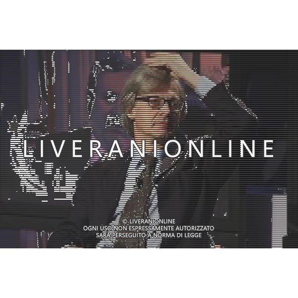 TRASMISSIONE TV: \' L\'ULTIMA PAROLA\' TITOLO DELLA PUNTATA: CHIAGNE E... In Lombardia, quattrocento sindaci consegnano la fascia tricolore perchŽ non hanno soldi. In Sicilia si assumono altri dipendenti pubblici: per fare cosa?. In Veneto i piccoli imprenditori si suicidano A Napoli c\' chi fa l\'elogio dell\'ammuina. Nord e Sud si dividono sui soldi e sulle colpe della politica. nella foto: Vittorio SGARBI foto Antonio Sorano - Ag. Aldo Liverani sas