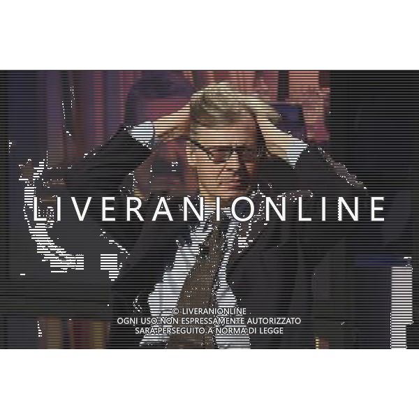 TRASMISSIONE TV: \' L\'ULTIMA PAROLA\' TITOLO DELLA PUNTATA: CHIAGNE E... In Lombardia, quattrocento sindaci consegnano la fascia tricolore perchŽ non hanno soldi. In Sicilia si assumono altri dipendenti pubblici: per fare cosa?. In Veneto i piccoli imprenditori si suicidano A Napoli c\' chi fa l\'elogio dell\'ammuina. Nord e Sud si dividono sui soldi e sulle colpe della politica. nella foto: Vittorio SGARBI foto Antonio Sorano - Ag. Aldo Liverani sas