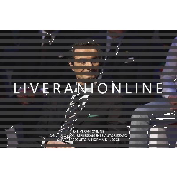 TRASMISSIONE TV: \' L\'ULTIMA PAROLA\' TITOLO DELLA PUNTATA: CHIAGNE E... In Lombardia, quattrocento sindaci consegnano la fascia tricolore perchŽ non hanno soldi. In Sicilia si assumono altri dipendenti pubblici: per fare cosa?. In Veneto i piccoli imprenditori si suicidano A Napoli c\' chi fa l\'elogio dell\'ammuina. Nord e Sud si dividono sui soldi e sulle colpe della politica. nella foto: Attilio FONTANA ( Lega Nord) foto Antonio Sorano - Ag. Aldo Liverani sas