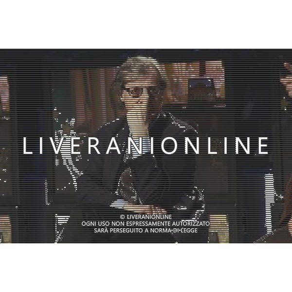 TRASMISSIONE TV: \' L\'ULTIMA PAROLA\' TITOLO DELLA PUNTATA: CHIAGNE E... In Lombardia, quattrocento sindaci consegnano la fascia tricolore perchŽ non hanno soldi. In Sicilia si assumono altri dipendenti pubblici: per fare cosa?. In Veneto i piccoli imprenditori si suicidano A Napoli c\' chi fa l\'elogio dell\'ammuina. Nord e Sud si dividono sui soldi e sulle colpe della politica. nella foto: Vittorio SGARBI foto Antonio Sorano - Ag. Aldo Liverani sas
