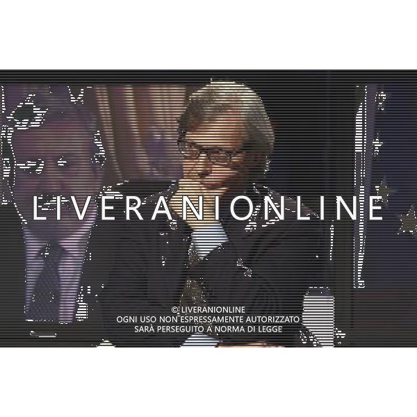 TRASMISSIONE TV: \' L\'ULTIMA PAROLA\' TITOLO DELLA PUNTATA: CHIAGNE E... In Lombardia, quattrocento sindaci consegnano la fascia tricolore perchŽ non hanno soldi. In Sicilia si assumono altri dipendenti pubblici: per fare cosa?. In Veneto i piccoli imprenditori si suicidano A Napoli c\' chi fa l\'elogio dell\'ammuina. Nord e Sud si dividono sui soldi e sulle colpe della politica. nella foto: Vittorio SGARBI foto Antonio Sorano - Ag. Aldo Liverani sas