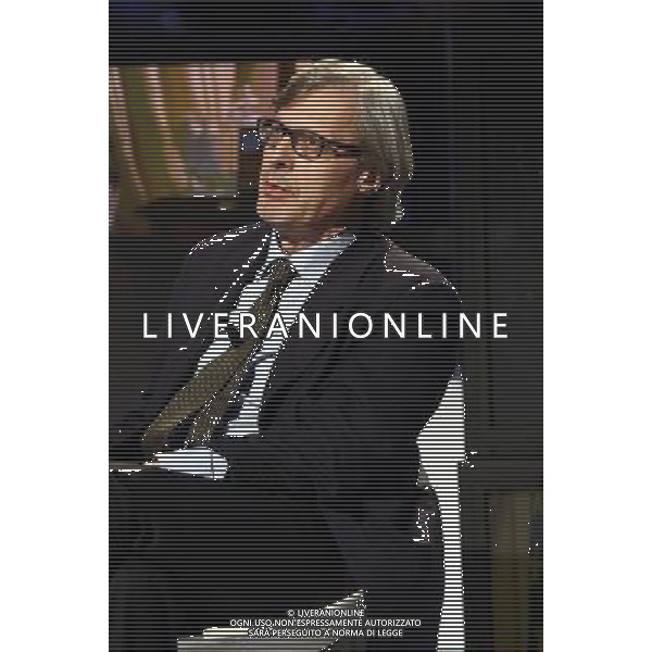 TRASMISSIONE TV: \' L\'ULTIMA PAROLA\' TITOLO DELLA PUNTATA: CHIAGNE E... In Lombardia, quattrocento sindaci consegnano la fascia tricolore perchŽ non hanno soldi. In Sicilia si assumono altri dipendenti pubblici: per fare cosa?. In Veneto i piccoli imprenditori si suicidano A Napoli c\' chi fa l\'elogio dell\'ammuina. Nord e Sud si dividono sui soldi e sulle colpe della politica. nella foto: Vittorio SGARBI foto Antonio Sorano - Ag. Aldo Liverani sas