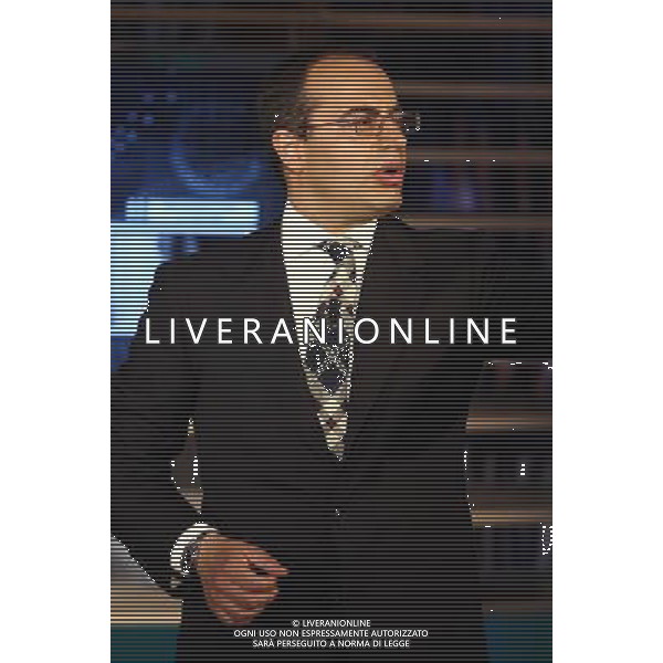TRASMISSIONE TV: \' L\'ULTIMA PAROLA\' TITOLO DELLA PUNTATA: CHIAGNE E... In Lombardia, quattrocento sindaci consegnano la fascia tricolore perchŽ non hanno soldi. In Sicilia si assumono altri dipendenti pubblici: per fare cosa?. In Veneto i piccoli imprenditori si suicidano A Napoli c\' chi fa l\'elogio dell\'ammuina. Nord e Sud si dividono sui soldi e sulle colpe della politica. nella foto: Gianluigi PARAGONE foto Antonio Sorano - Ag. Aldo Liverani sas