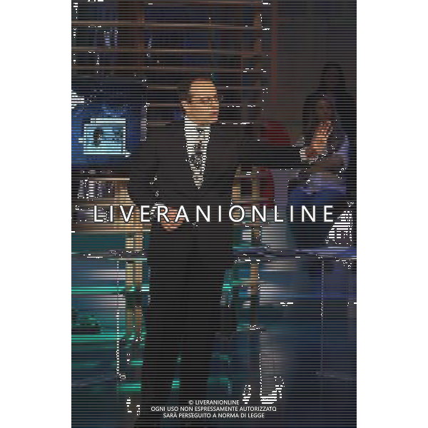 TRASMISSIONE TV: \' L\'ULTIMA PAROLA\' TITOLO DELLA PUNTATA: CHIAGNE E... In Lombardia, quattrocento sindaci consegnano la fascia tricolore perchŽ non hanno soldi. In Sicilia si assumono altri dipendenti pubblici: per fare cosa?. In Veneto i piccoli imprenditori si suicidano A Napoli c\' chi fa l\'elogio dell\'ammuina. Nord e Sud si dividono sui soldi e sulle colpe della politica. nella foto: Gianluigi PARAGONE foto Antonio Sorano - Ag. Aldo Liverani sas