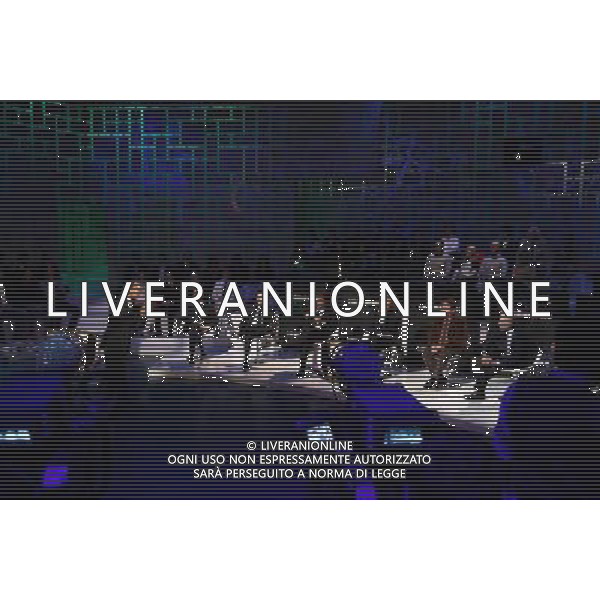 TRASMISSIONE TV: \' L\'ULTIMA PAROLA\' TITOLO DELLA PUNTATA: CHIAGNE E... In Lombardia, quattrocento sindaci consegnano la fascia tricolore perchŽ non hanno soldi. In Sicilia si assumono altri dipendenti pubblici: per fare cosa?. In Veneto i piccoli imprenditori si suicidano A Napoli c\' chi fa l\'elogio dell\'ammuina. Nord e Sud si dividono sui soldi e sulle colpe della politica. nella foto: lo studio foto Antonio Sorano - Ag. Aldo Liverani sas