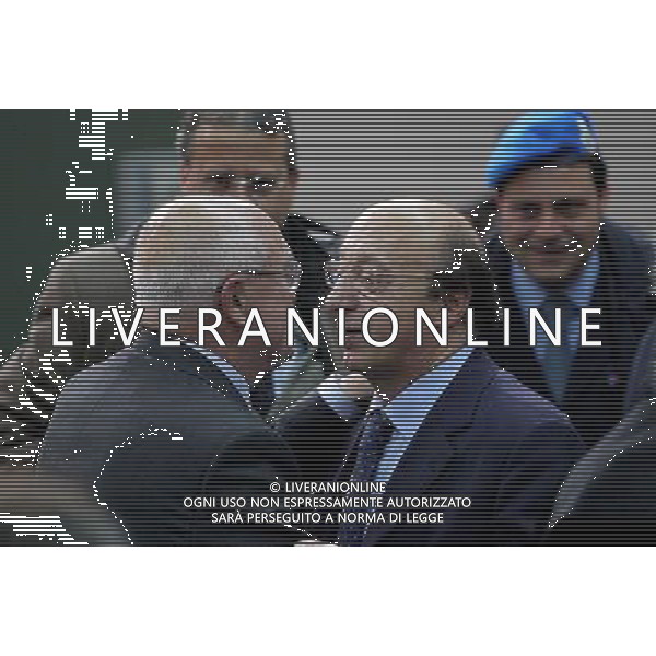 NAPOLI 13 APRILE 2010-PALAZZO DI GIUSTIZIA PROCESSO CALCIOPOLI NELLA FOTO BPAOLO BERGAMO E LUCIANO MOGGI SI ABBRACCIANO FOTO MOSCA AG.ALDO LIVERANI