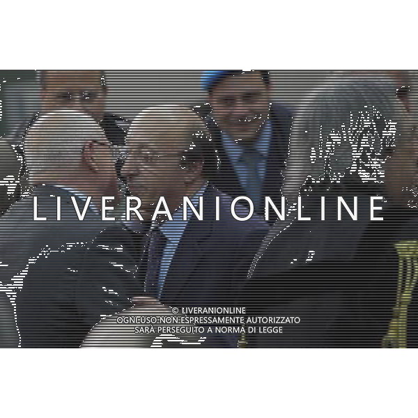 NAPOLI 13 APRILE 2010-PALAZZO DI GIUSTIZIA PROCESSO CALCIOPOLI NELLA FOTO BPAOLO BERGAMO E LUCIANO MOGGI SI ABBRACCIANO FOTO MOSCA AG.ALDO LIVERANI