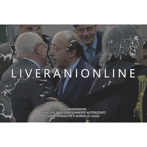 NAPOLI 13 APRILE 2010-PALAZZO DI GIUSTIZIA PROCESSO CALCIOPOLI NELLA FOTO BPAOLO BERGAMO E LUCIANO MOGGI SI ABBRACCIANO FOTO MOSCA AG.ALDO LIVERANI