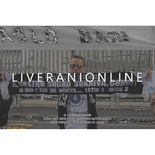 NAPOLI 13 APRILE 2010-PALAZZO DI GIUSTIZIA PROCESSO CALCIOPOLI NELLA FOTO TIFOSI JUVENTINI PROTESTANO FOTO MOSCA AG.ALDO LIVERANI