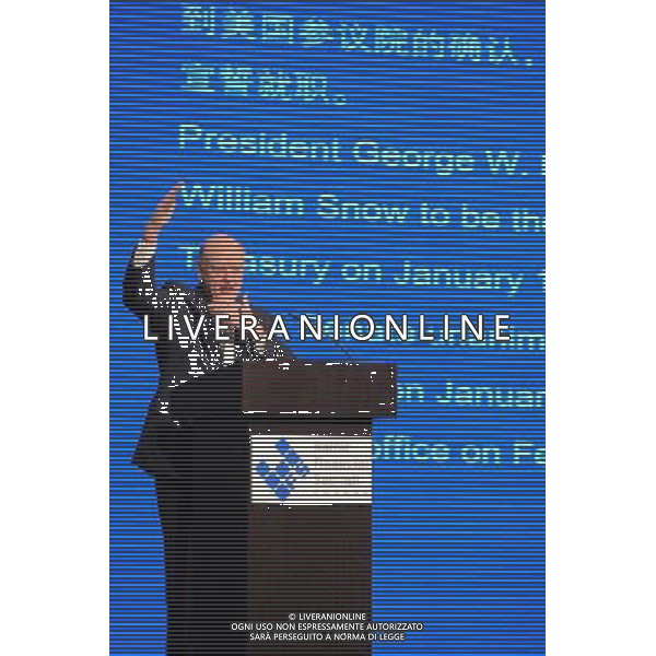 John William Snow, Former United States Secretary of the Treasury, delivers a speech during the First Annual Halter Financial Summit in Shanghai, China on Friday, April 9, 2010. The goal of the Halter Financial Summit \'China in a Changing World\' is to explore how China coped and thrived when the rest of the world struggled with the recent recession.(Photo By Thomas Yu/ColorChinaPhoto) - Ag. Aldo Liverani sas ITALY ONLY ITALY ONLY: SHANGHAI ( CINA) - 1mo VERTICE FINANZIARIO