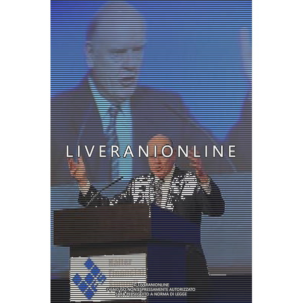 John William Snow, Former United States Secretary of the Treasury, delivers a speech during the First Annual Halter Financial Summit in Shanghai, China on Friday, April 9, 2010. The goal of the Halter Financial Summit \'China in a Changing World\' is to explore how China coped and thrived when the rest of the world struggled with the recent recession.(Photo By Thomas Yu/ColorChinaPhoto) - Ag. Aldo Liverani sas ITALY ONLY ITALY ONLY: SHANGHAI ( CINA) - 1mo VERTICE FINANZIARIO