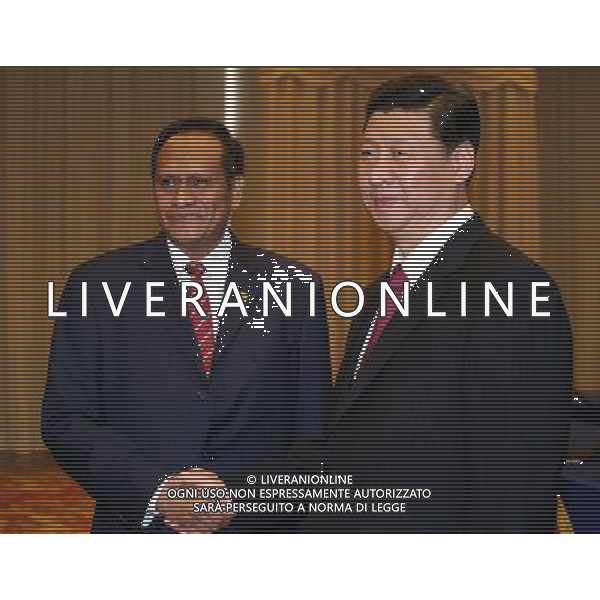 Chinese vice president Xi Jinping (R) shakes hands with East Timor\'s Deputy Prime Minister Jose Luis Guterres (L) during the Boao Forum for Asia (BFA) Annual Conference 2010 in Boao in south China\'s Hainan Province, Friday, April 9, 2010. The BFA Annual Conference 2010 with the theme \'Green Recovery: Asia\'s Realistic Choice for Sustainable Growth\' officially opened in Hainan Saturday.(Photo By Ren Chenming/ColorChinaPhoto) - AG. ALDO LIVERANI SAS ITALY ONLY FORUM PER L\'ASIA CHE SI TIENE NELLA CITTA\' CINESE DI BOAO