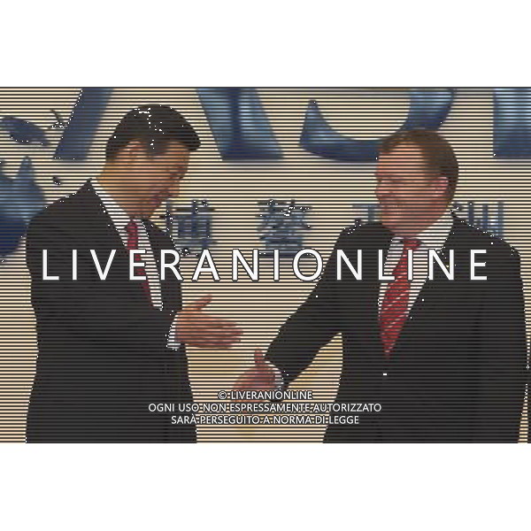 Chinese vice president Xi Jinping (L) shakes hands with Denmark\'s prime minister Anders Rasmussen (R) during the Boao Forum for Asia (BFA) Annual Conference 2010 in Boao in south China\'s Hainan Province, Saturday, April 10, 2010. The BFA Annual Conference 2010 with the theme \'Green Recovery: Asia\'s Realistic Choice for Sustainable Growth\' officially opened in Hainan Saturday.(Photo By Ren Chenming/ColorChinaPhoto) - AG. ALDO LIVERANI SAS ITALY ONLY FORUM PER L\'ASIA CHE SI TIENE NELLA CITTA\' CINESE DI BOAO