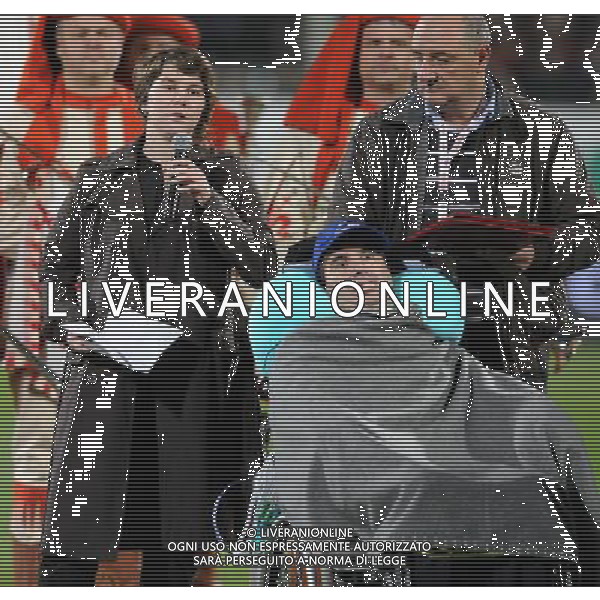 Coppa Italia TIM Cup 2009/2010 Semifinale Ritorno Firenze - 13.04.2010 Fiorentina-Inter Nella Foto:LA FIGLIA LEGGE LA LETTERA DI BORGONOVO STEFANO /Ph.Vitez-Ag. Aldo Liverani