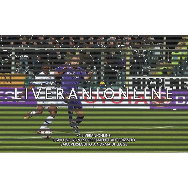 Coppa Italia TIM Cup 2009/2010 Semifinale Ritorno Firenze - 13.04.2010 Fiorentina-Inter Nella Foto:OCCASIONE ETO\'O ANTICIPATO DA DE SILVESTRI /Ph.Vitez-Ag. Aldo Liverani