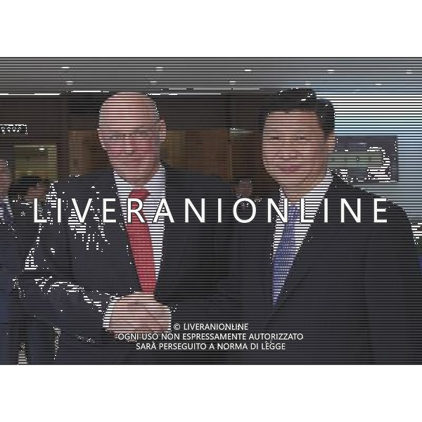 (100409) -- BOAO, April 9, 2010 () -- Chinese Vice President Xi Jinping (R) meets with former U.S. Treasury Secretary Henry Paulson, who was elected as a member of the board of directors of Boao Forum for Asia (BFA), in Boao, a scenic town in south China\'s Hainan Province, April 9, 2010. (/Fan Rujun) (jl) ©Photosot/Agenzia Aldo Liverani Sas - ITALY ONLY: FORUM PER L\'ASIA 2010 CHE SI TIENE NELLA CITTA\' CINESE DI BOAO