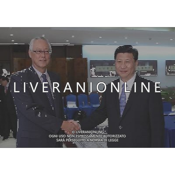 (100409) -- BOAO, April 9, 2010 () -- Chinese Vice President Xi Jinping (R) meets with Singapore\'s Senior Minister Goh Chok Tong, who was elected as a member of the board of directors of Boao Forum for Asia (BFA), in Boao, a scenic town in south China\'s Hainan Province, April 9, 2010. (/Fan Rujun) (jl) ©Photosot/Agenzia Aldo Liverani Sas - ITALY ONLY: FORUM PER L\'ASIA 2010 CHE SI TIENE NELLA CITTA\' CINESE DI BOAO