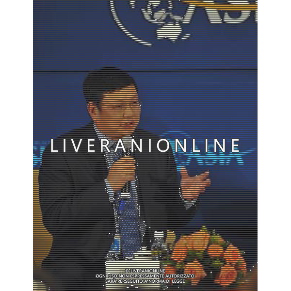 (100410) -- BOAO, April 10, 2010 () -- Xiang Bing, Founding Dean of the Cheung Kong Graduate School of Business, attends the forum: \'Business Enviorment: Nothing as Usual after the Crisis?\' during the Boao Forum for Asia (BFA) Annual Conference 2010 in Boao, a scenic town in south China\'s Hainan Province, April 10, 2010. The forum \'Business Enviorment: Nothing as Usual after the Crisis?\' was held here on Saturday. (/Guo Cheng) (jl) ©Photosot/Agenzia Aldo Liverani Sas - ITALY ONLY: FORUM PER L\'ASIA 2010 CHE SI TIENE NELLA CITTA\' CINESE DI BOAO