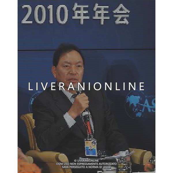 (100410) -- BOAO, April 10, 2010 () -- Vice chairman of Samsung Electronics Lee Yoon-woo attends the forum: \'Rethinking Growth\' during the Boao Forum for Asia (BFA) Annual Conference 2010 in Boao, a scenic town in south China\'s Hainan Province, April 10, 2010. A forum featuring \'rethinking about Asian growth paths \' was held here on Saturday. (/Jiang Enyu) (jl) ©Photosot/Agenzia Aldo Liverani Sas - ITALY ONLY: FORUM PER L\'ASIA 2010 CHE SI TIENE NELLA CITTA\' CINESE DI BOAO