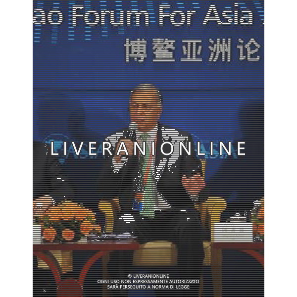 (100410) -- BOAO, April 10, 2010 () -- Former Pakistani Prime Minister Shaukat Aziz attends the forum: \'Rethinking Growth\' during the Boao Forum for Asia (BFA) Annual Conference 2010 in Boao, a scenic town in south China\'s Hainan Province, April 10, 2010. A forum featuring \'rethinking about Asian growth paths \' was held here on Saturday. (/Guo Cheng) (jl) ©Photosot/Agenzia Aldo Liverani Sas - ITALY ONLY: FORUM PER L\'ASIA 2010 CHE SI TIENE NELLA CITTA\' CINESE DI BOAO