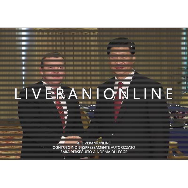 (100410) -- BOAO, April 10, 2010 () -- Chinese Vice President Xi Jinping (R) meets with Danish Prime Minister Lars Lokke Rasmussen in Boao, a scenic town in south China\'s Hainan Province, April 10, 2010. (/Fan Rujun) (jl) ©Photosot/Agenzia Aldo Liverani Sas - ITALY ONLY: FORUM PER L\'ASIA 2010 CHE SI TIENE NELLA CITTA\' CINESE DI BOAO