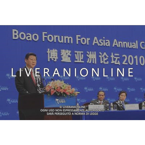 (100410) -- BOAO, April 10, 2010 () -- Chinese Vice President Xi Jinping gives a keynote speech at the opening plenary of Boao Forum for Asia (BFA) Annual Conference 2010 in Boao, a scenic town in south China\'s Hainan Province, April 10, 2010. The BFA Annual Conference 2010 with the theme \'Green Recovery: Asia\'s Realistic Choice for Sustainable Growth\' officially opened here Saturday. (/Fan Rujun) (jl) ©Photosot/Agenzia Aldo Liverani Sas - ITALY ONLY: FORUM PER L\'ASIA 2010 CHE SI TIENE NELLA CITTA\' CINESE DI BOAO