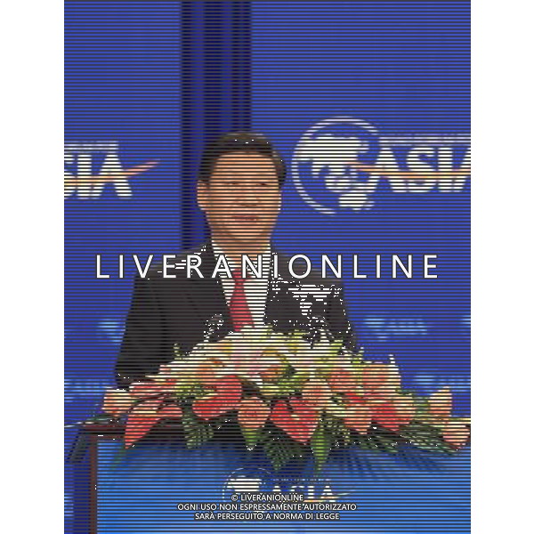 (100410) -- BOAO, April 10, 2010 () -- Chinese Vice President Xi Jinping gives a keynote speech at the opening plenary of Boao Forum for Asia (BFA) Annual Conference 2010 in Boao, a scenic town in south China\'s Hainan Province, April 10, 2010. The BFA Annual Conference 2010 with the theme \'Green Recovery: Asia\'s Realistic Choice for Sustainable Growth\' officially opened here Saturday. (/Fan Rujun) (jl) ©Photosot/Agenzia Aldo Liverani Sas - ITALY ONLY: FORUM PER L\'ASIA 2010 CHE SI TIENE NELLA CITTA\' CINESE DI BOAO